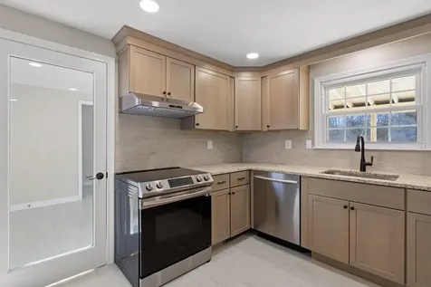 19 Auburn Road Londonderry NH 03053