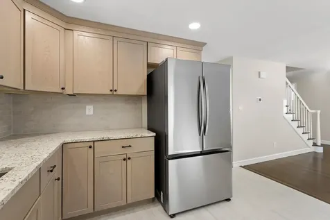 19 Auburn Road Londonderry NH 03053