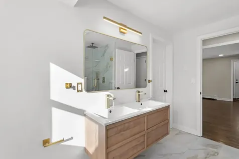 19 Auburn Road Londonderry NH 03053