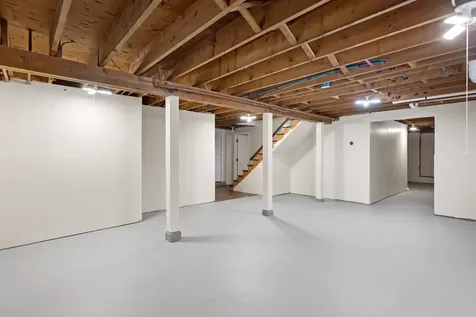 19 Auburn Road Londonderry NH 03053