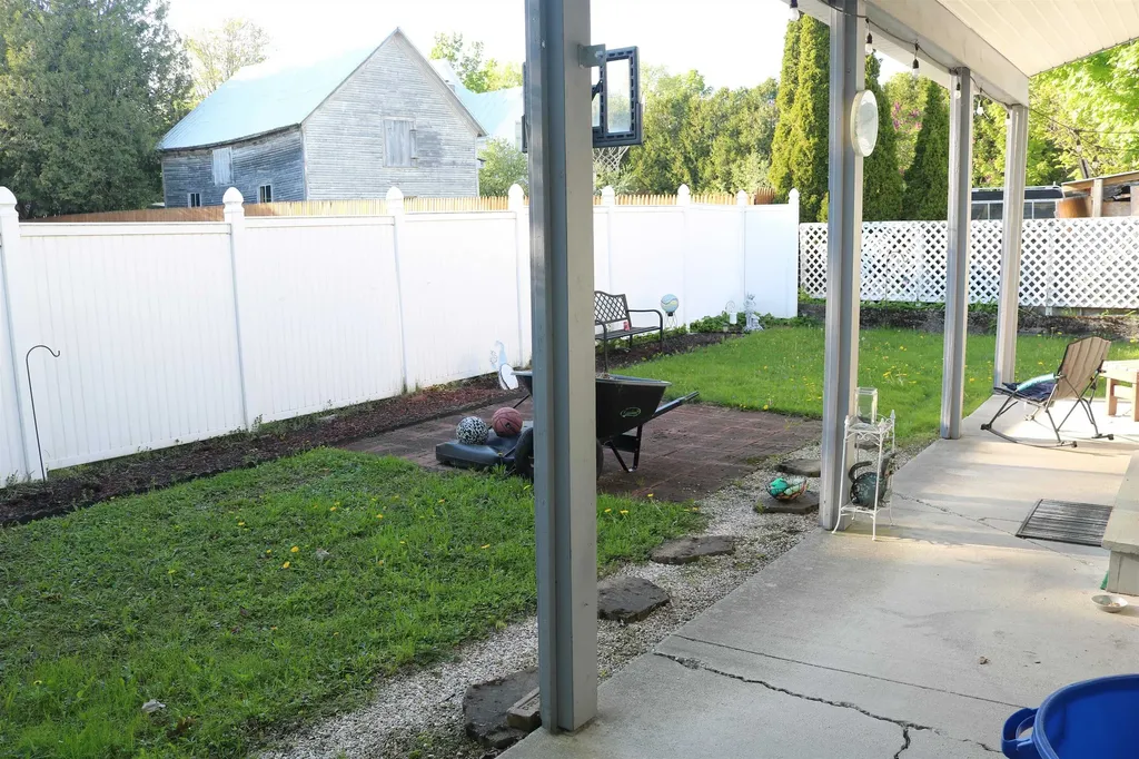 12 Hamilton Place Richford VT 05476
