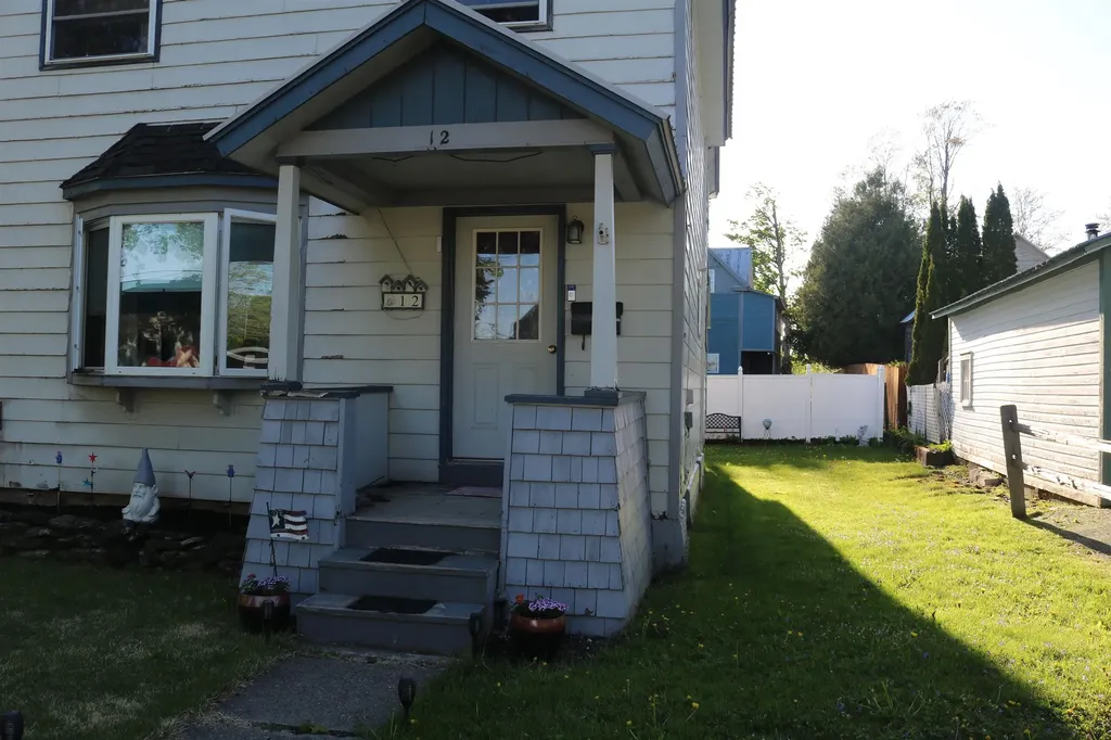 12 Hamilton Place Richford VT 05476