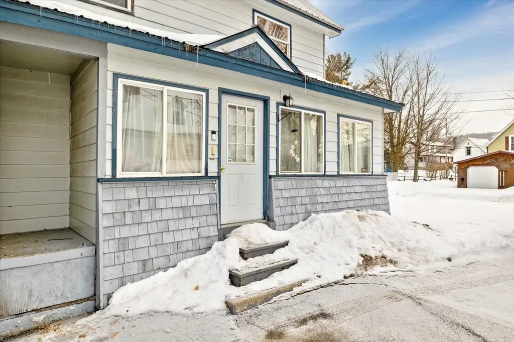 12 Hamilton Place Richford VT 05476