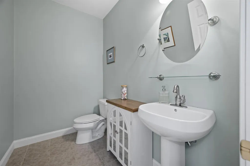 32 Tansy Avenue Stratham NH 03885