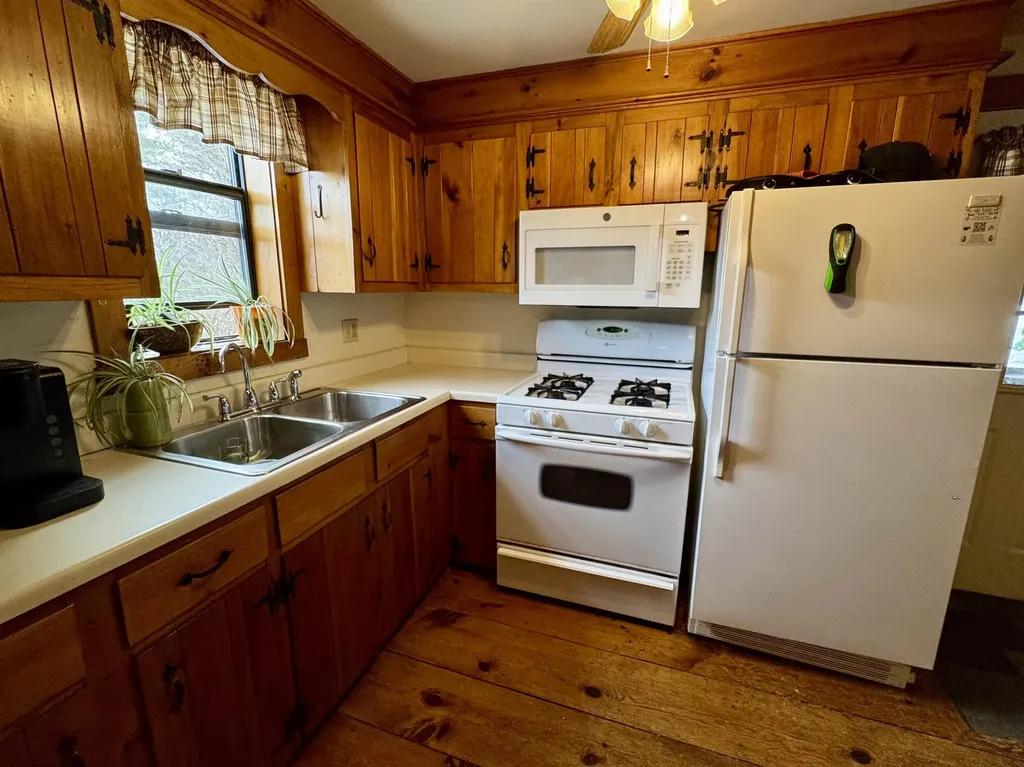 1086 Tenney Pond Road Newbury VT 05081