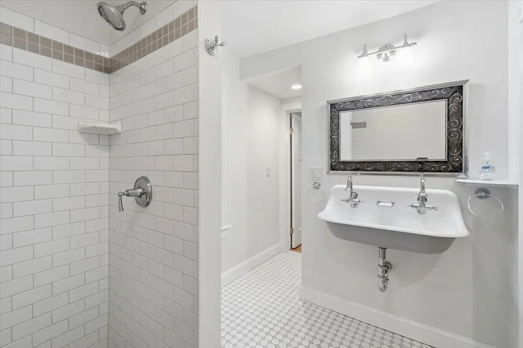 241 Loomis Street Burlington VT 05401