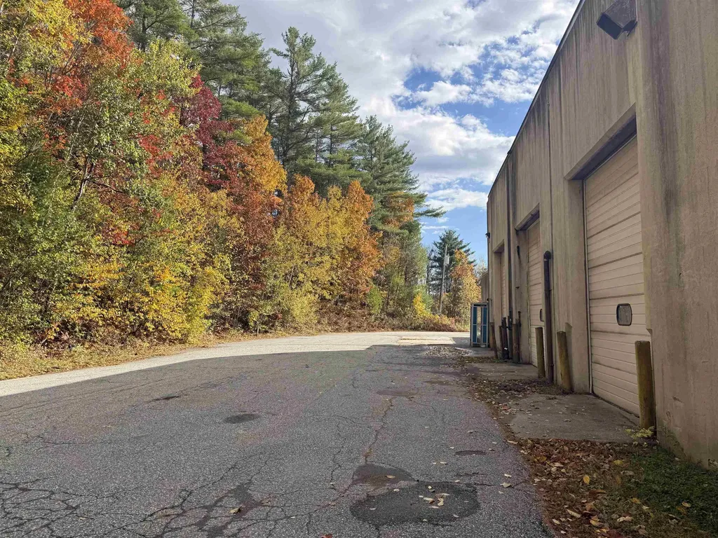 917 Us Route 5 Dummerston VT 05301