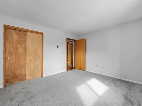 16 Bayberry Lane South Burlington VT 05403