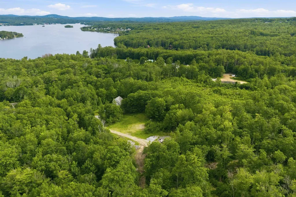 33 Marcia Ann Way Laconia NH 03246