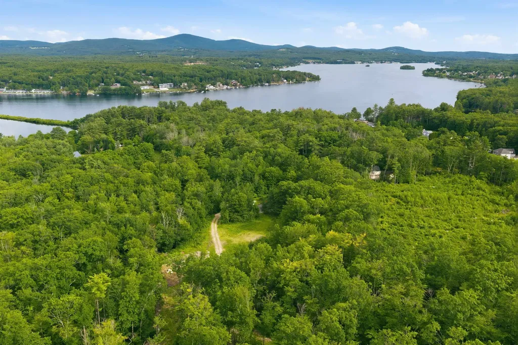 33 Marcia Ann Way Laconia NH 03246