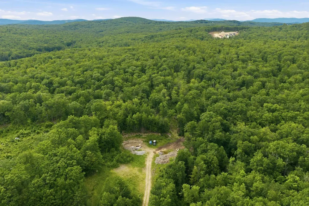 33 Marcia Ann Way Laconia NH 03246