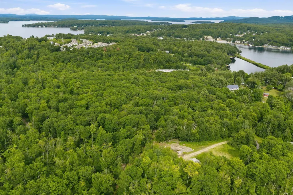 33 Marcia Ann Way Laconia NH 03246
