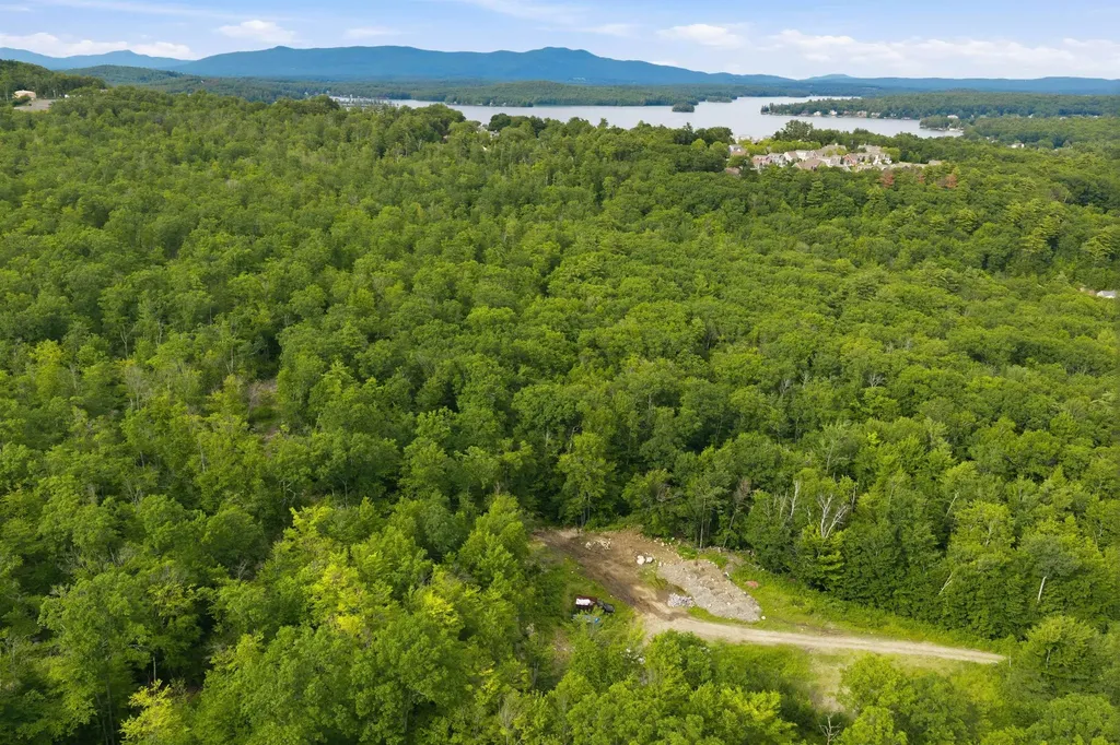 33 Marcia Ann Way Laconia NH 03246