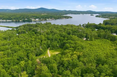 33 Marcia Ann Way Laconia NH 03246