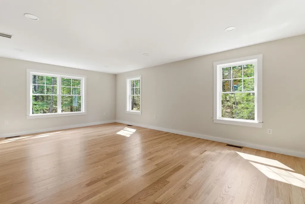 23 Bessie Leavitt Lane New Boston NH 03070