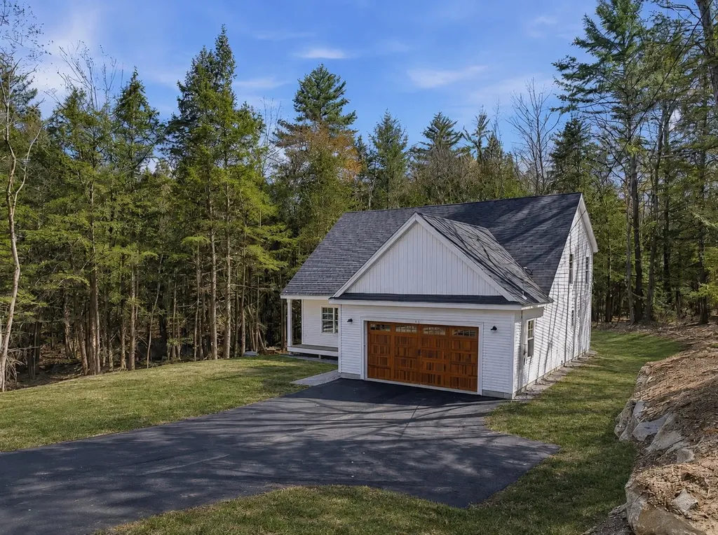 23 Bessie Leavitt Lane New Boston NH 03070