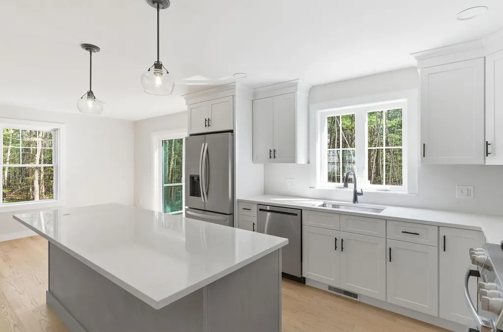 23 Bessie Leavitt Lane New Boston NH 03070