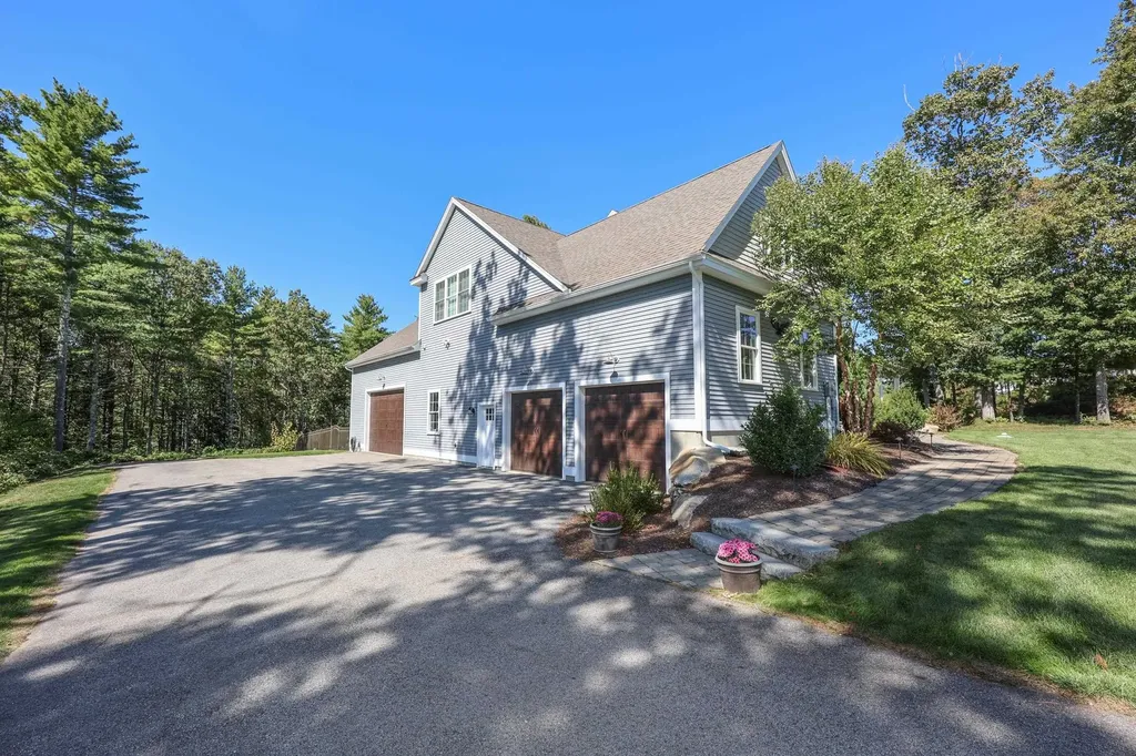 18 Highclere Road Windham NH 03087