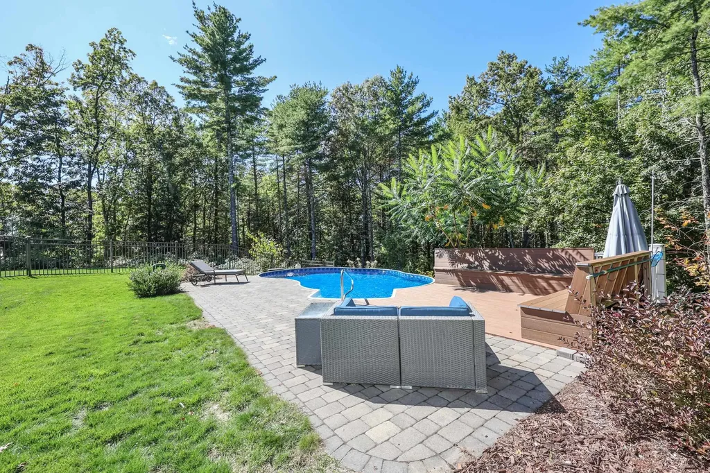 18 Highclere Road Windham NH 03087