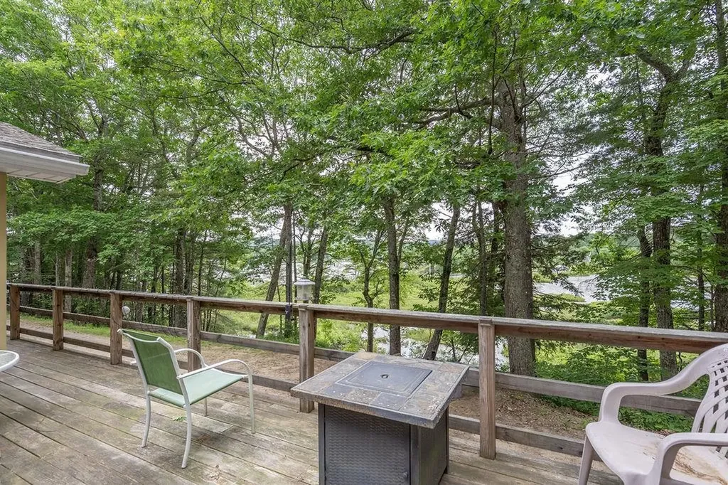 3 Spruce Cove Road Northwood NH 03261