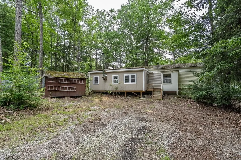 3 Spruce Cove Road Northwood NH 03261