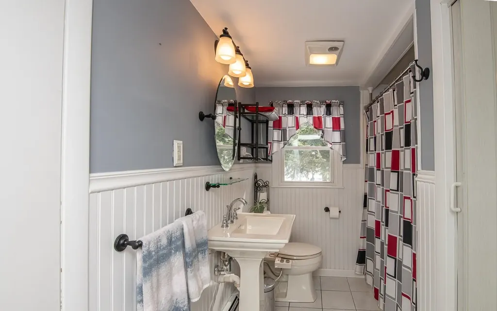169 Central Street Hudson NH 03051