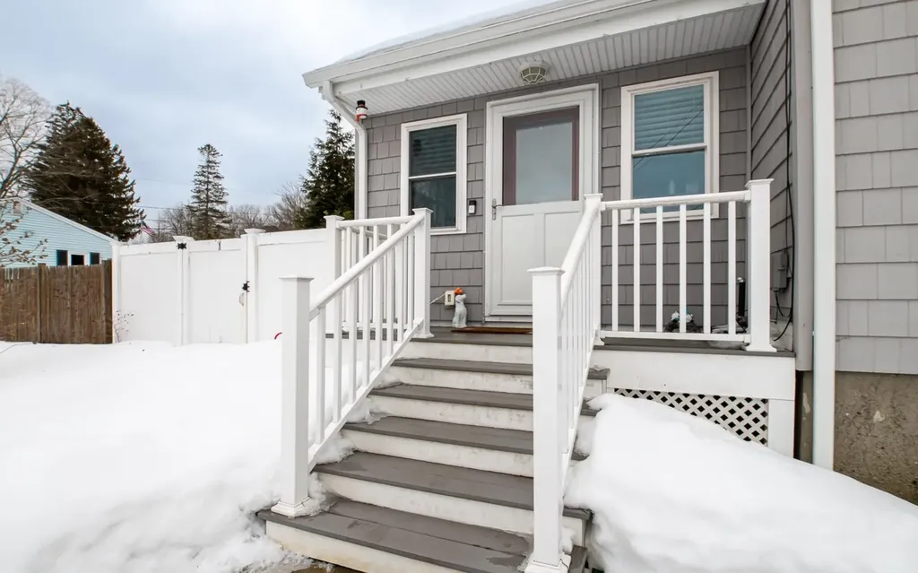 169 Central Street Hudson NH 03051