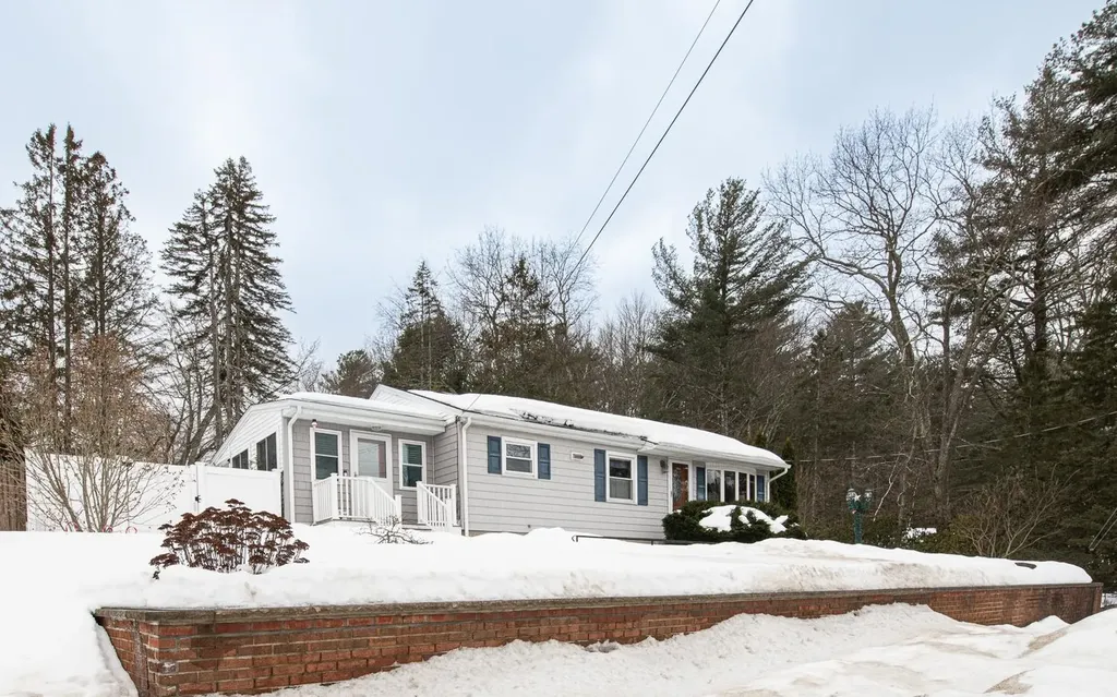 169 Central Street Hudson NH 03051