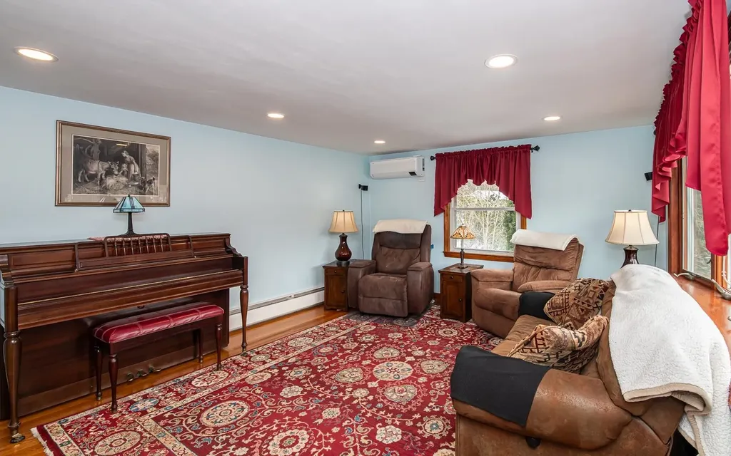 169 Central Street Hudson NH 03051
