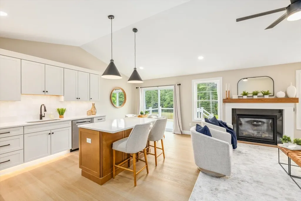 Unit 9 Willow Lane Rindge NH 03461