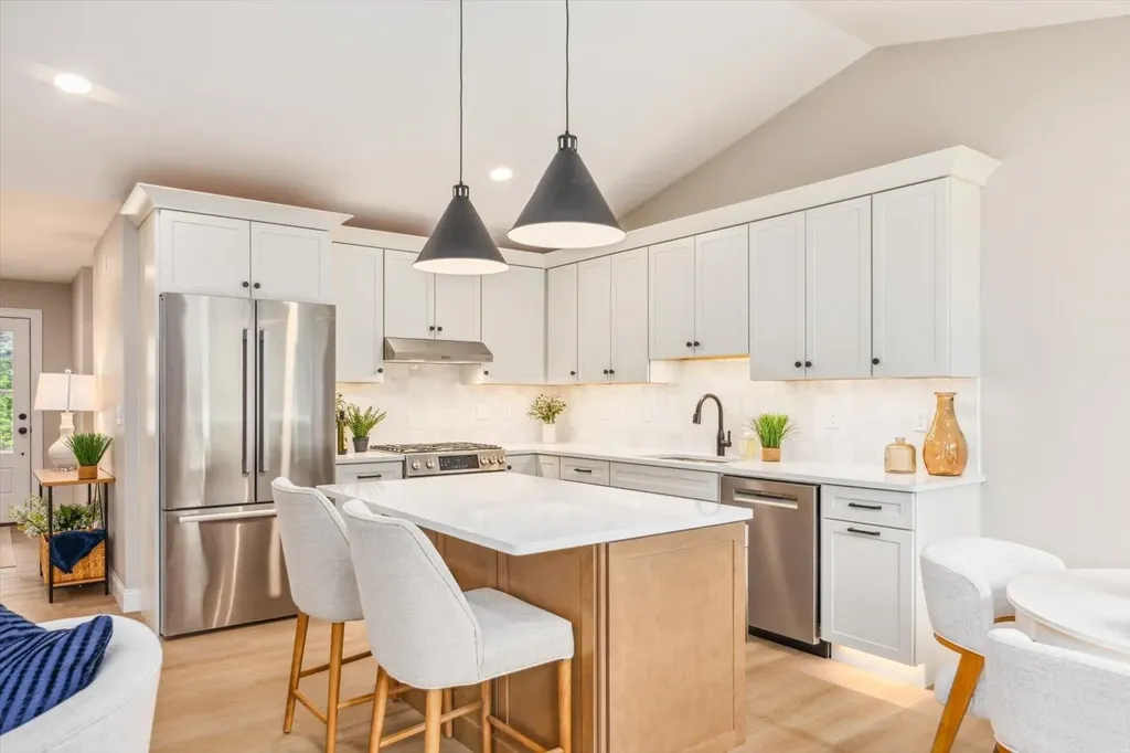Unit 9 Willow Lane Rindge NH 03461