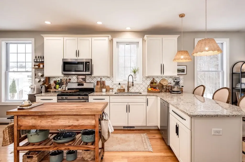 8 Cider Mill Lane Stratham NH 03885
