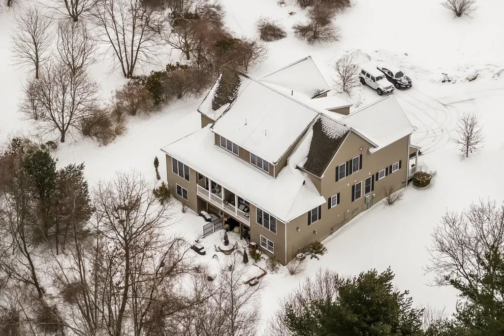8 Cider Mill Lane Stratham NH 03885