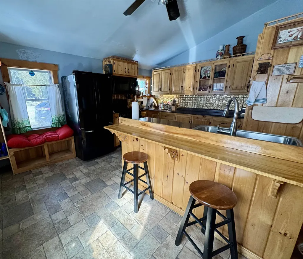 23 Courtney Road Woodstock NH 03262