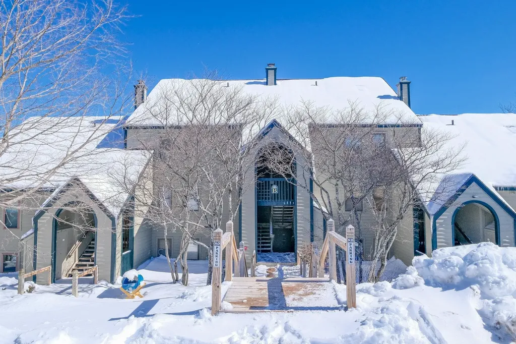 35 White Loop Ludlow VT 05149