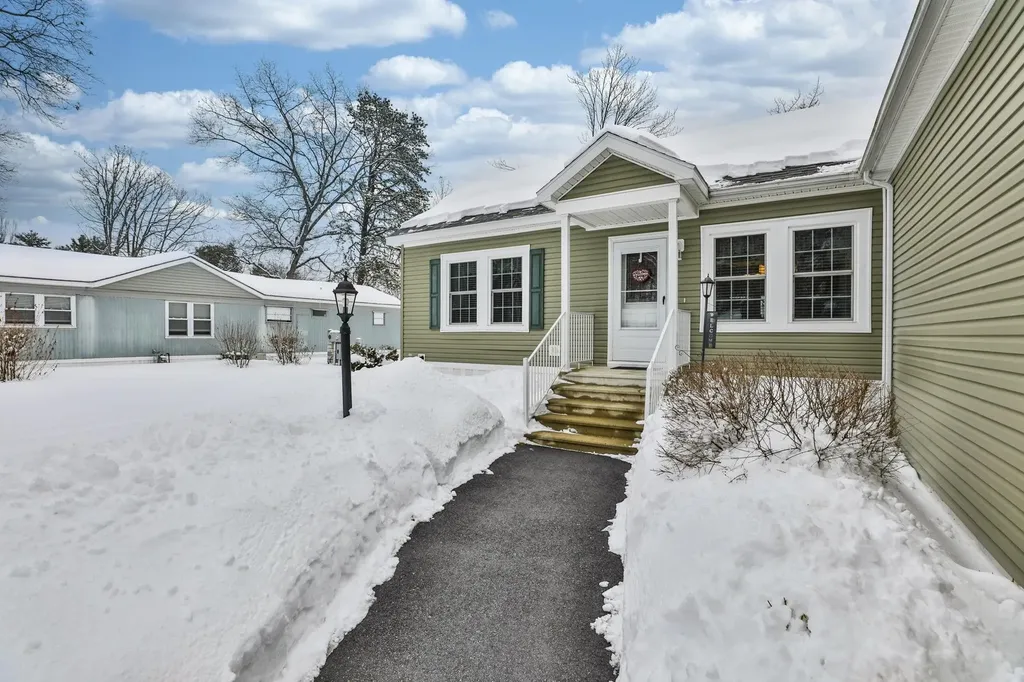 21 Fairfield Drive Concord NH 03301