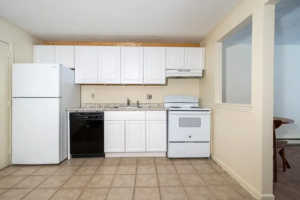 1 Charleston Avenue Londonderry NH 03053