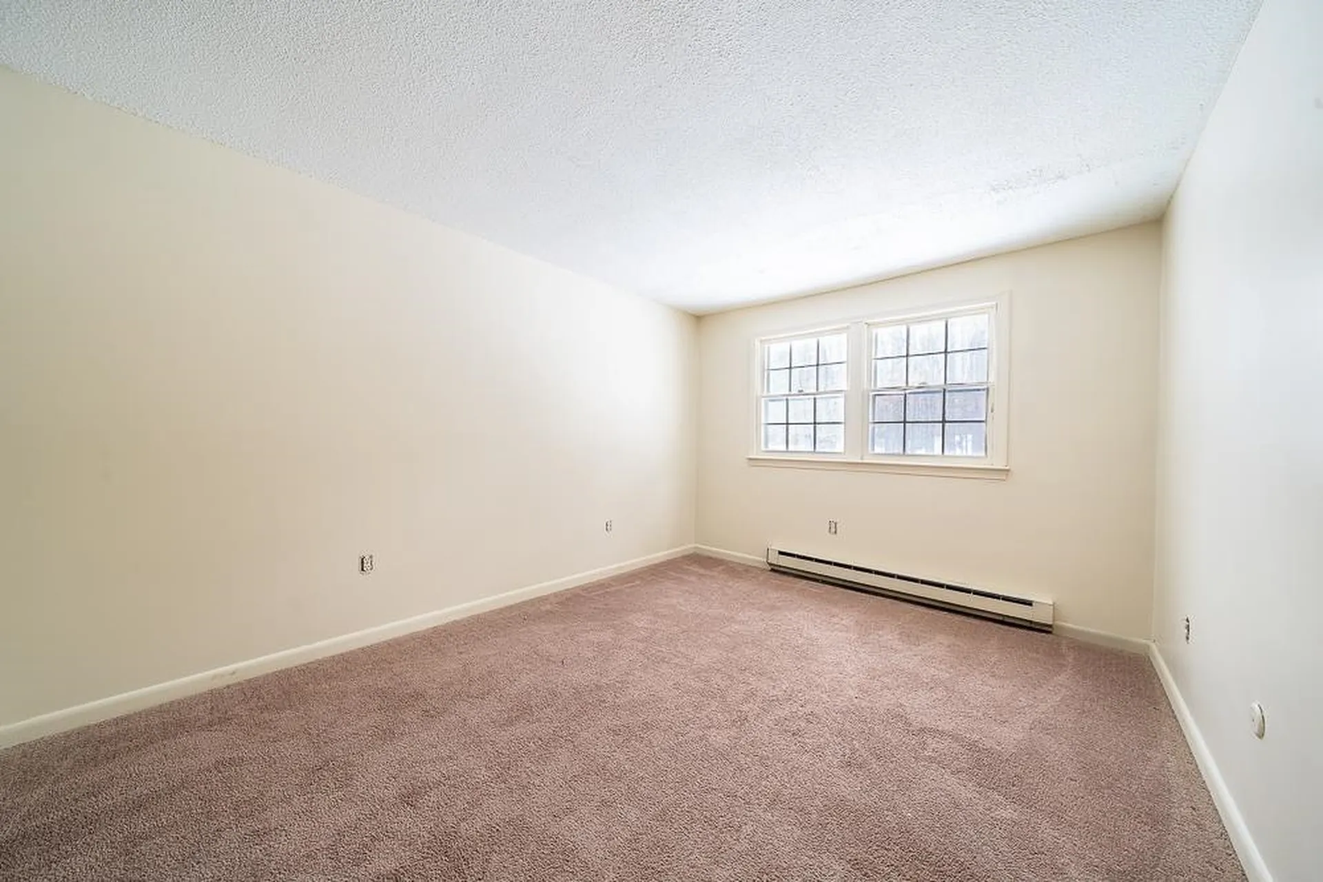 1 Charleston Avenue Londonderry NH 03053