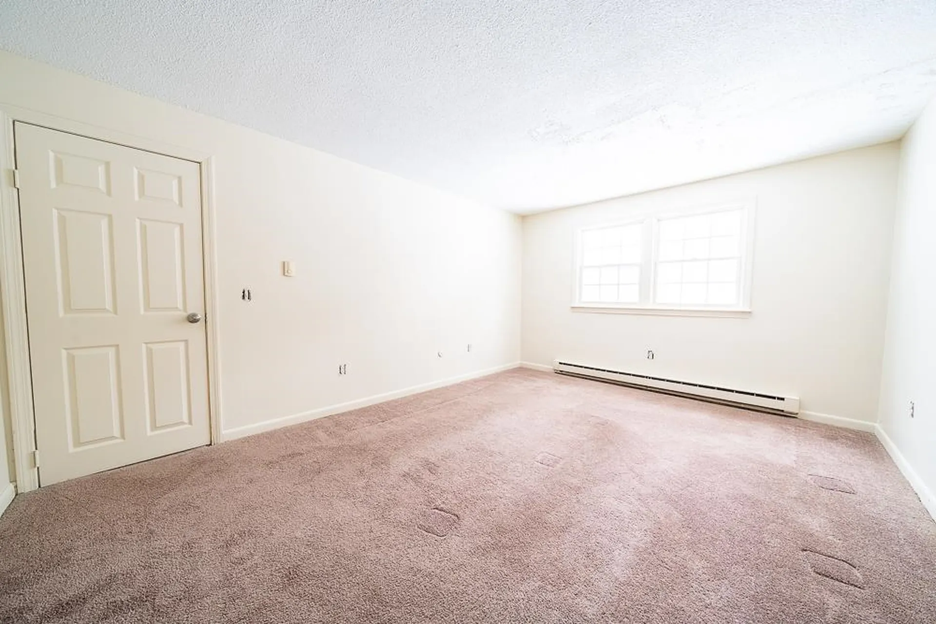1 Charleston Avenue Londonderry NH 03053