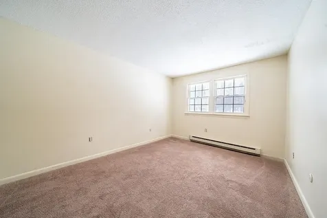 1 Charleston Avenue Londonderry NH 03053