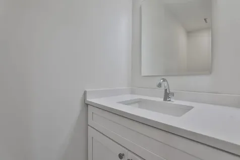 33 Crestview Way Raymond NH 03077