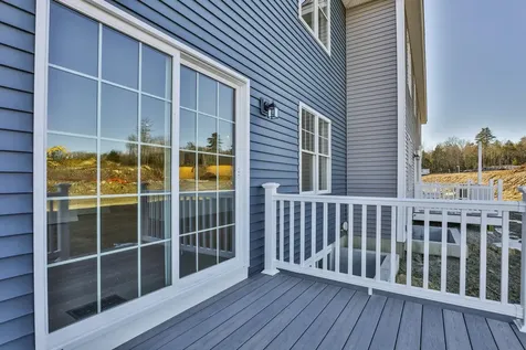 33 Crestview Way Raymond NH 03077