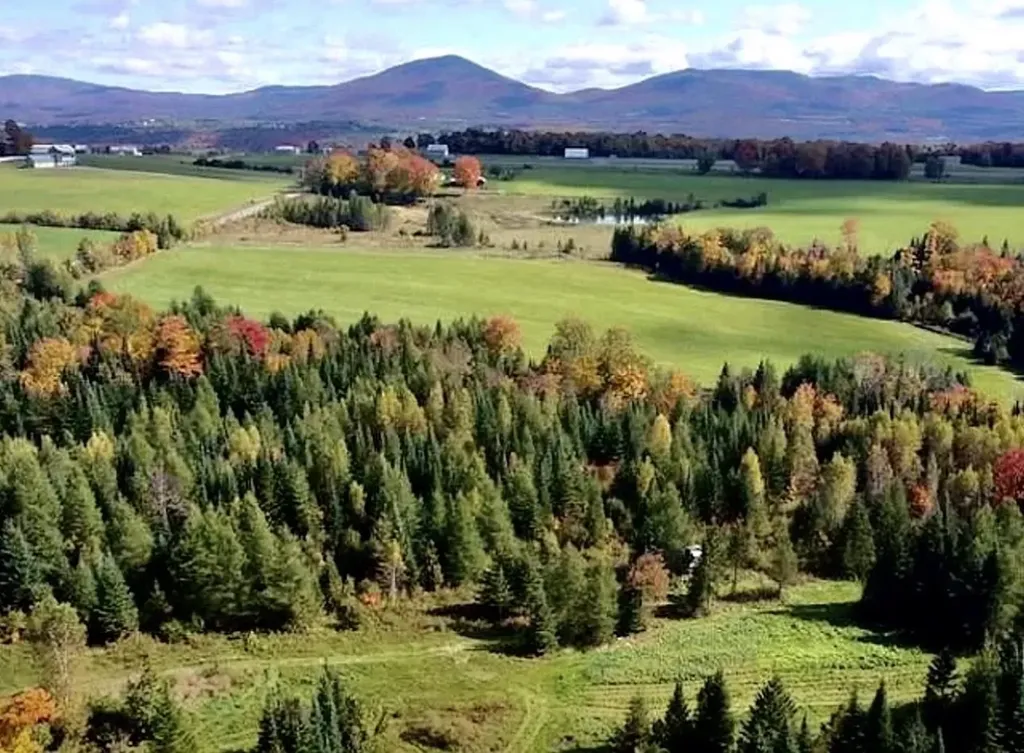 248 Airport Road Lyndon VT 05851