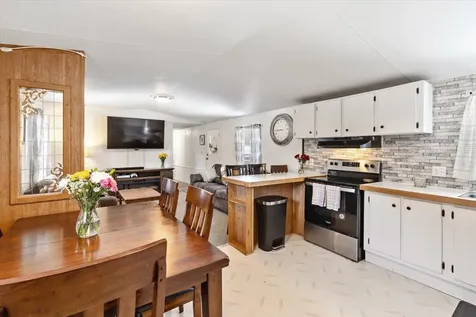 58 Rhodeside Acres Georgia VT 05468