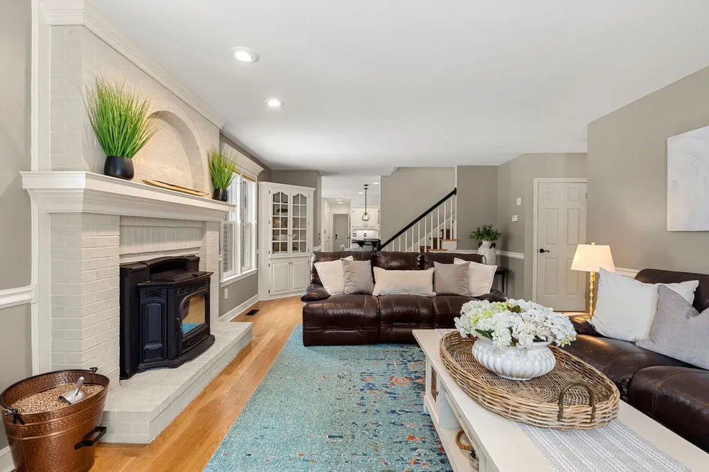 25 Hawk Drive Bedford NH 03110