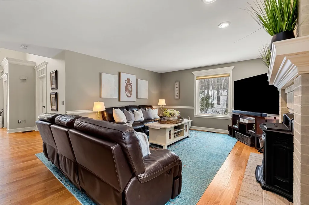 25 Hawk Drive Bedford NH 03110