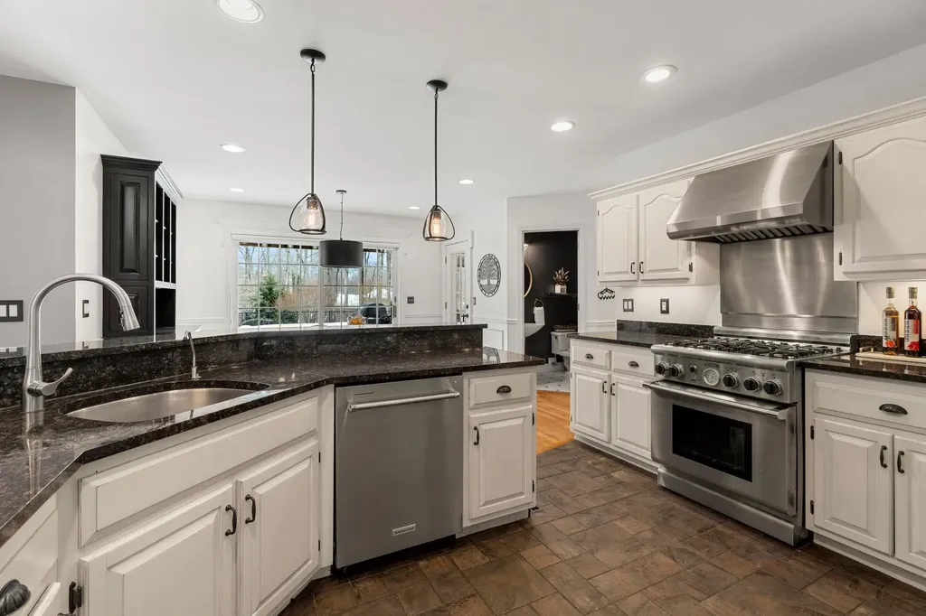 25 Hawk Drive Bedford NH 03110