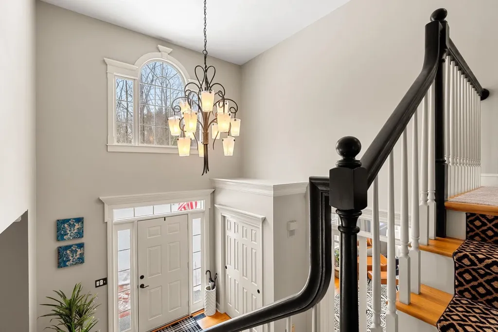 25 Hawk Drive Bedford NH 03110