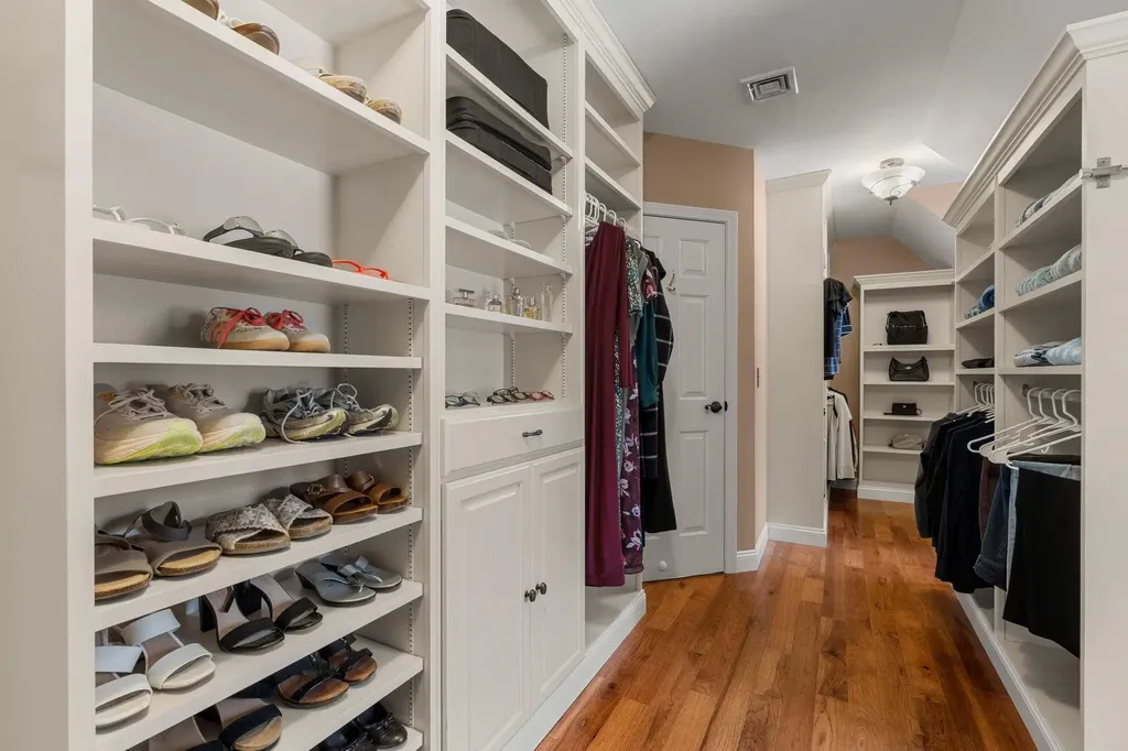 25 Hawk Drive Bedford NH 03110