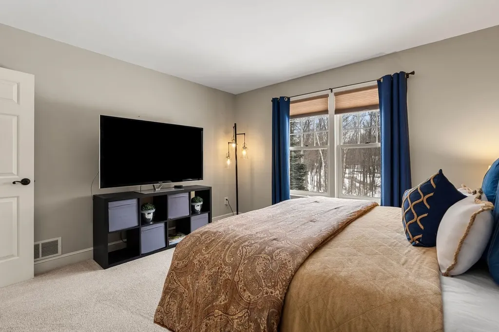 25 Hawk Drive Bedford NH 03110